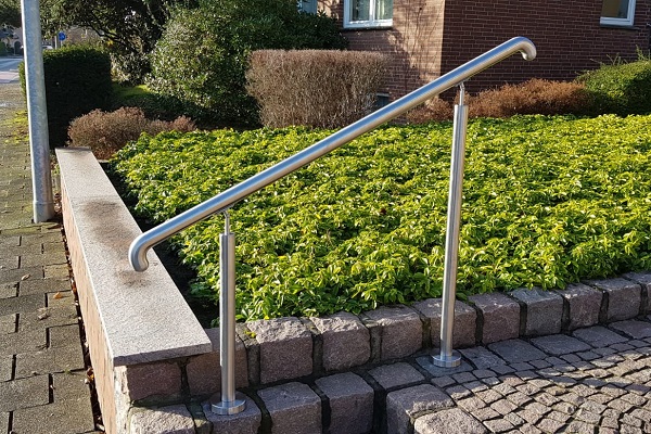 Handläufe aus Edelstahl oder Aluminium